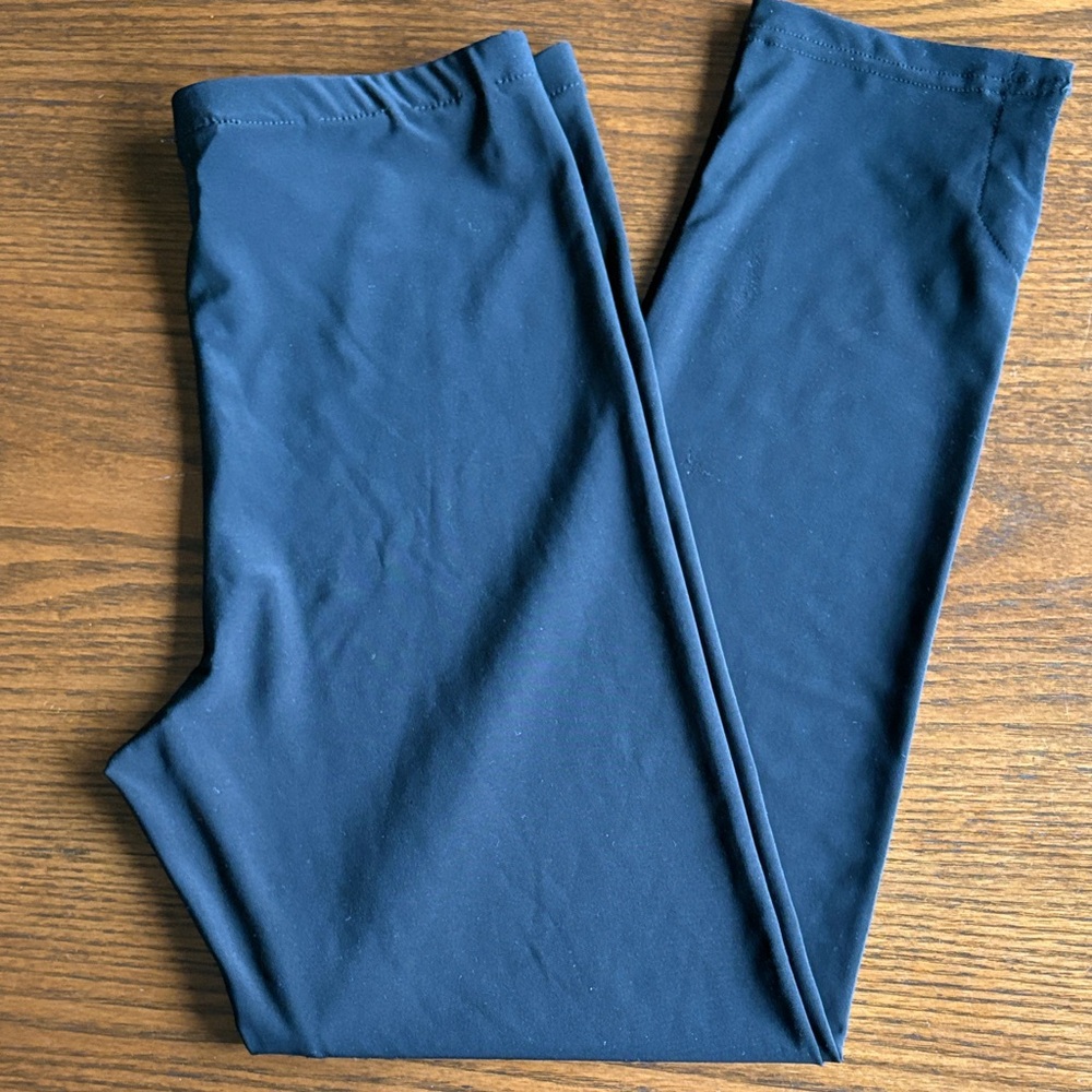 Silhouette 🇨🇦 cropped black leggings w slits at the cuffs EUC